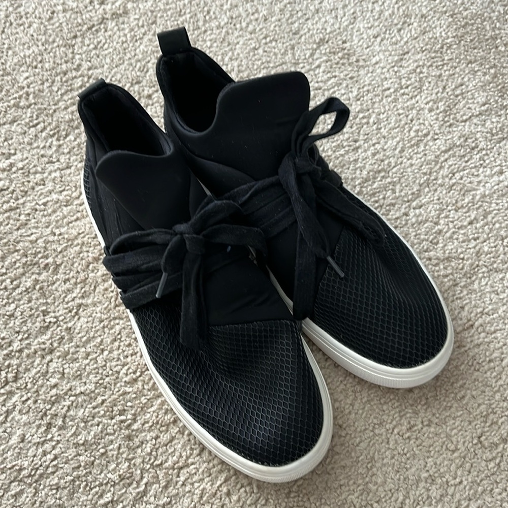 Steve Madden “Lancer” slip on sneakers. Size 9